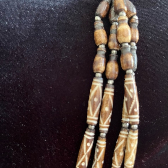 Beautiful, earth toned, beaded necklace. - Picture 3 of 3
